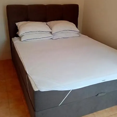 With A Parking Space - 20671