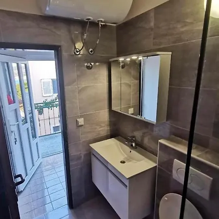 With A Parking Space - 20671