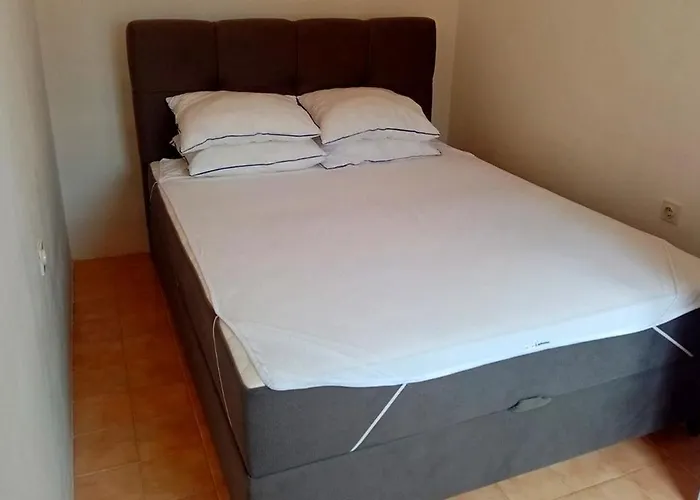 With A Parking Space - 20671