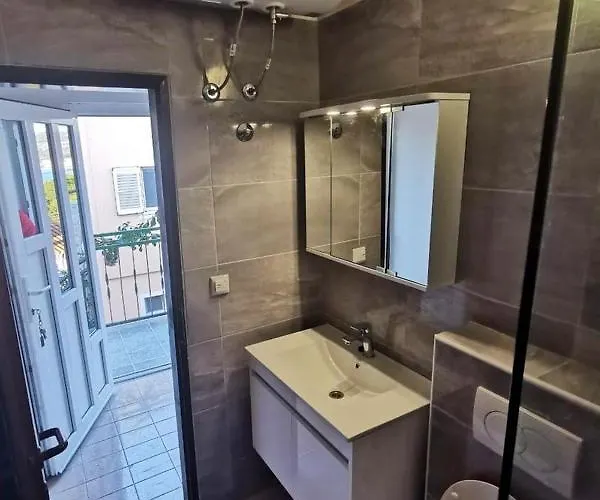 With A Parking Space - 20671